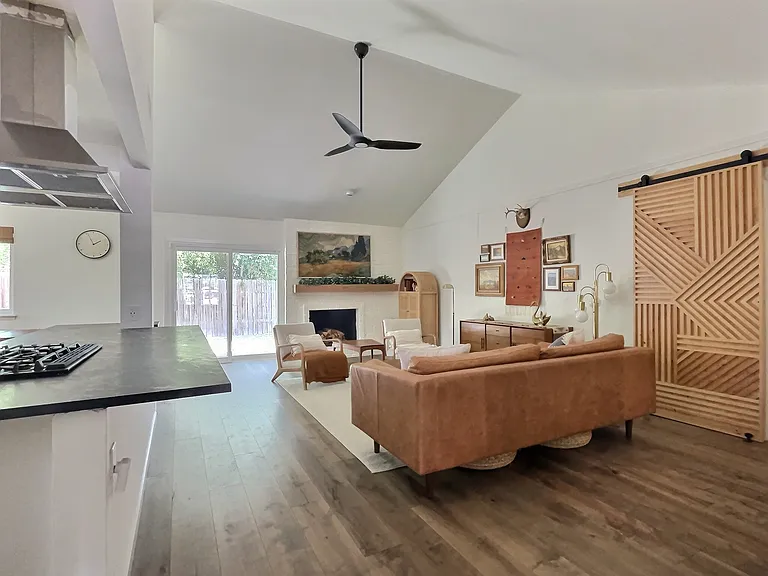 1008 Red Cliff Dr — Photo 2
