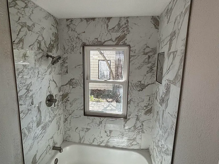 1703 N Valley Ave — Photo 41