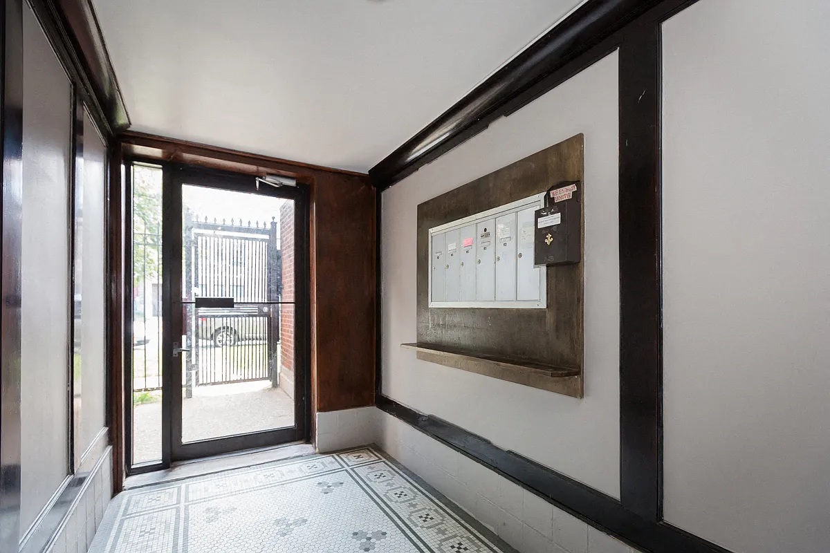 5235 S. Drexel Ave — Photo 2