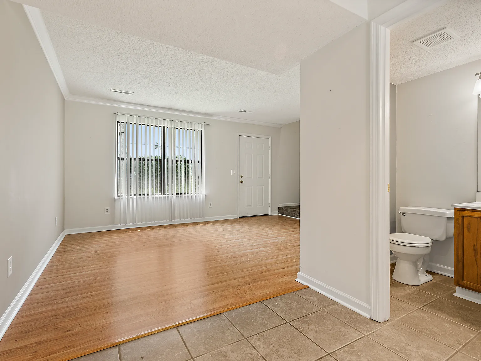 2812 S Greenwood Dr — Photo 1