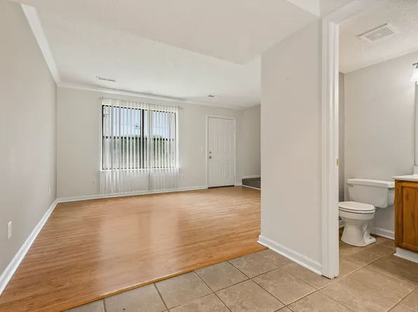 2812 S Greenwood Dr, Johnson City, TN 37604