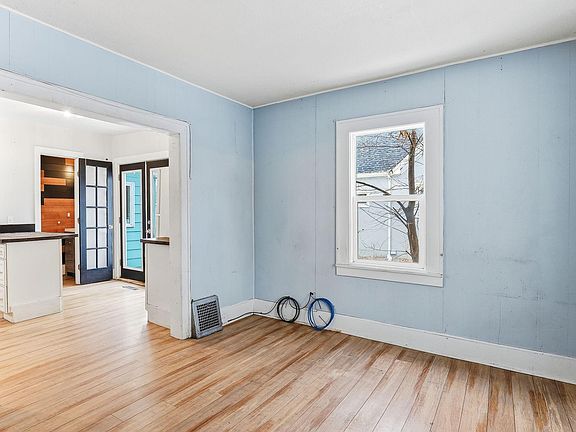 4th image of 4114 Dupont Ave N