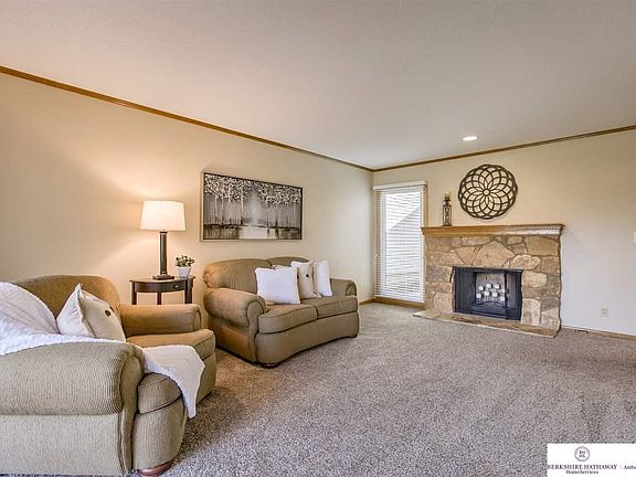 4th image of 928 S 153rd Terrace Ct