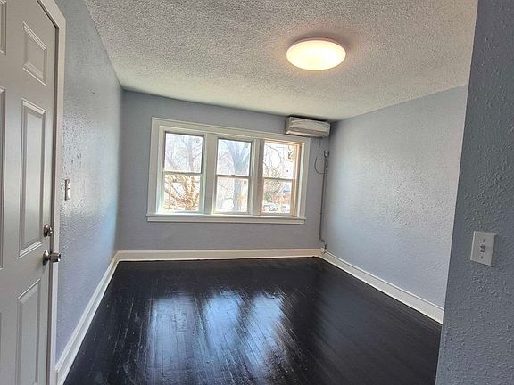 3rd image of 2454 Benton Blvd #2