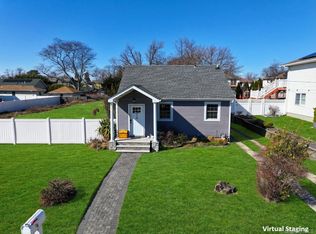 27 E Lincoln Avenue, Massapequa, NY 11758