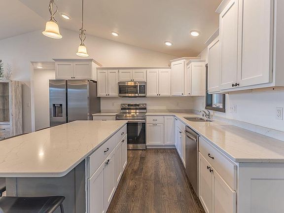 3rd image of 2102 Prairie PLACE