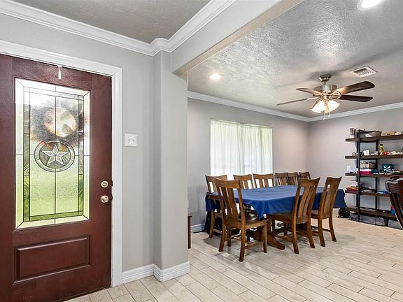 3rd image of 318 Pinehurst Dr
