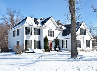 9095 Edinburgh Ct, Crystal Lake, IL 60014