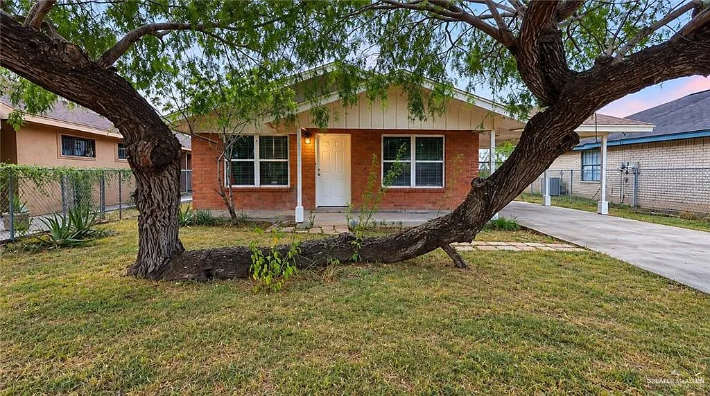 3 bed, 1.0 bath, 1092 sqft, $1,350 — Photo 1