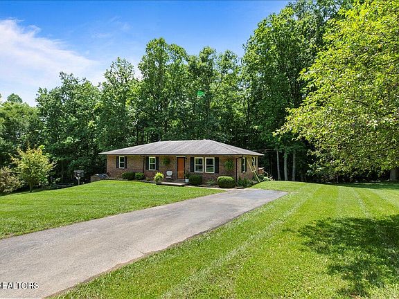 3rd image of 382 Tionesta Dr