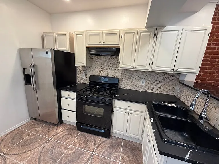 940 N 12th St — Photo 5