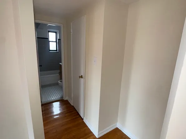 142-02 Pershing Crescent image 3 of 5