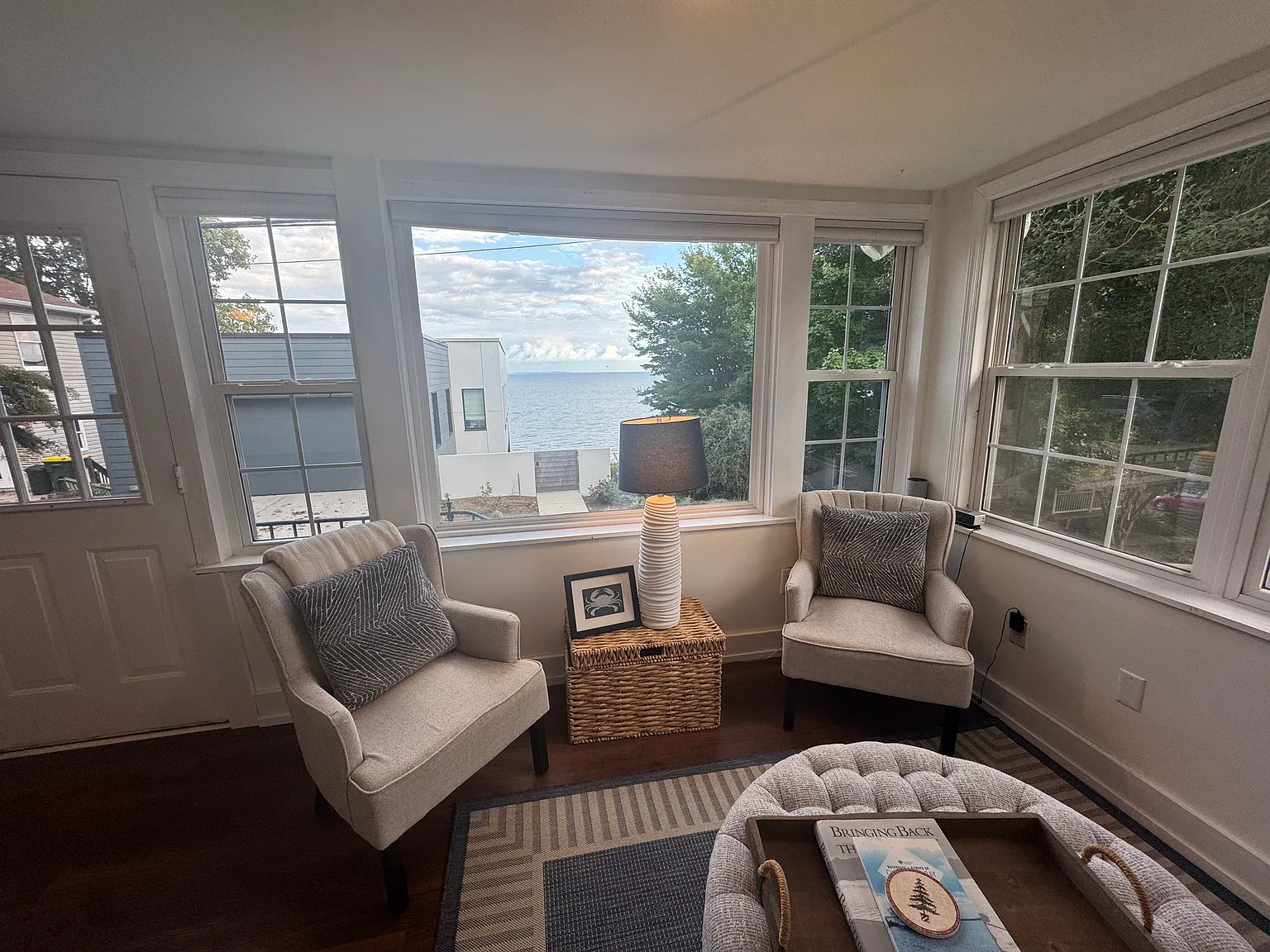 2 bed, 1.5 bath, 812 sqft, $3,500 — Photo 3