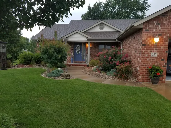 225 N Porte Dr, Highland, IL 62249