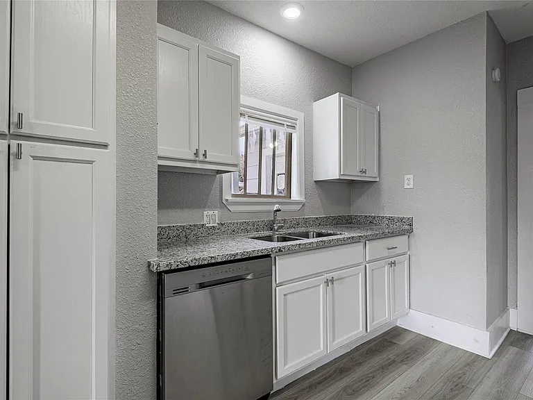 200 W Caroline St #A — Photo 10