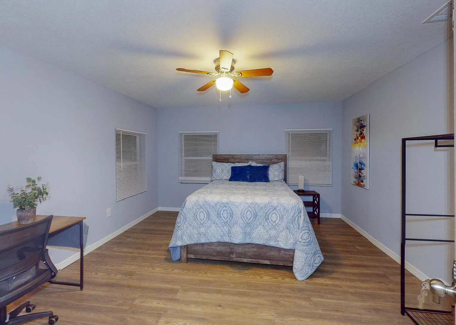 4 bed, 2.0 bath, 1583 sqft, $888 — Photo 1