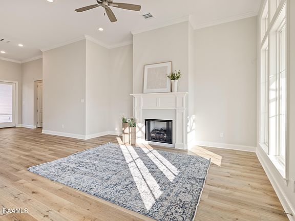 3rd image of 236 Jagged Grove Ln