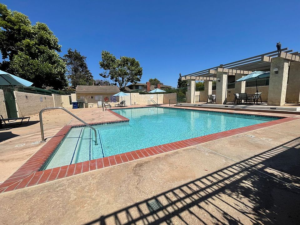 2nd image of 886 Murdoch Ln