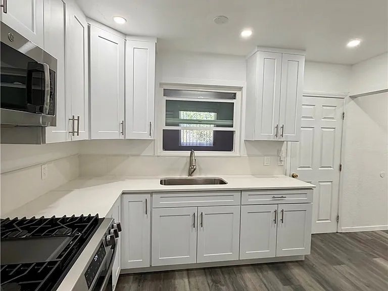 2428 Vasquez Pl — Photo 8