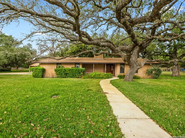 6 OAK VALLEY DR, Pleasanton, TX 78064