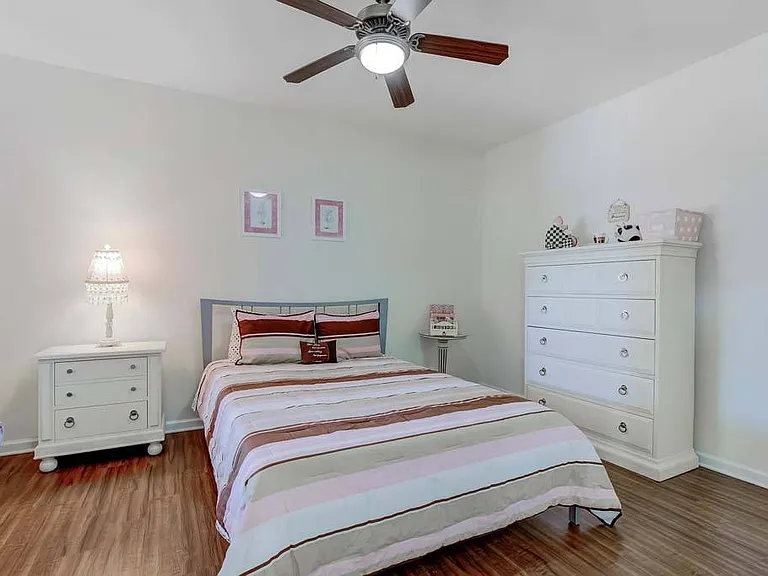 Ethan Pointe Apartments — Photo 6