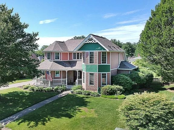 4th image of 387 Victoria Pl