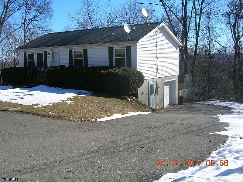 1st image of 33 Summit Dr