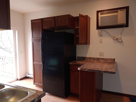 4th image of 1620 W Ave S