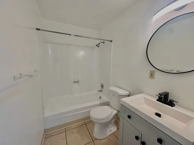 Parklane Apartments — Photo 21