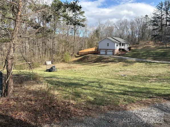 99999 Number 9 Rd, Fairview, NC 28730