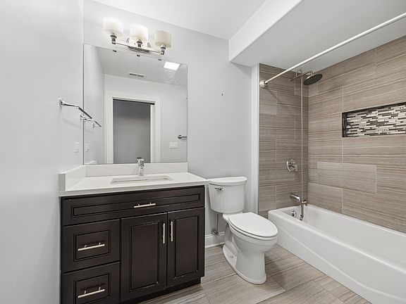 5th image of 3301 S Racine Ave #1