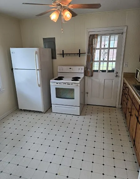 2205 Hurdwood Dr — Photo 4