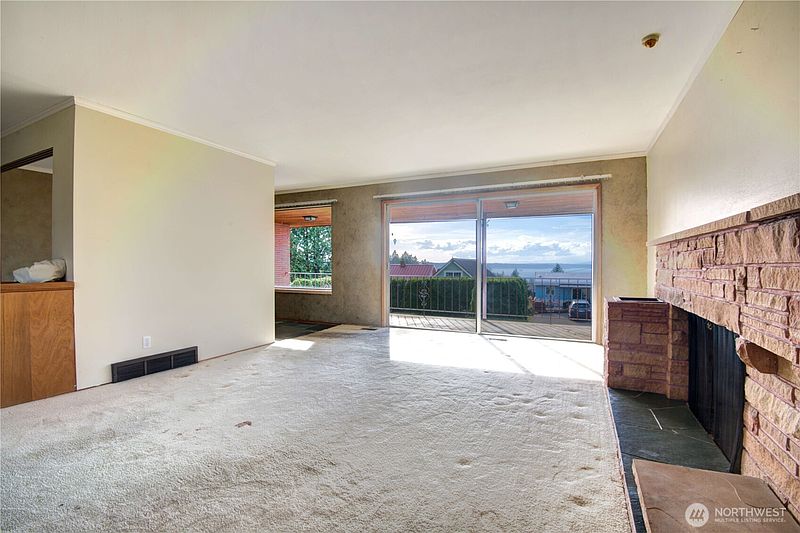 5th image of 9037 38th Avenue SW