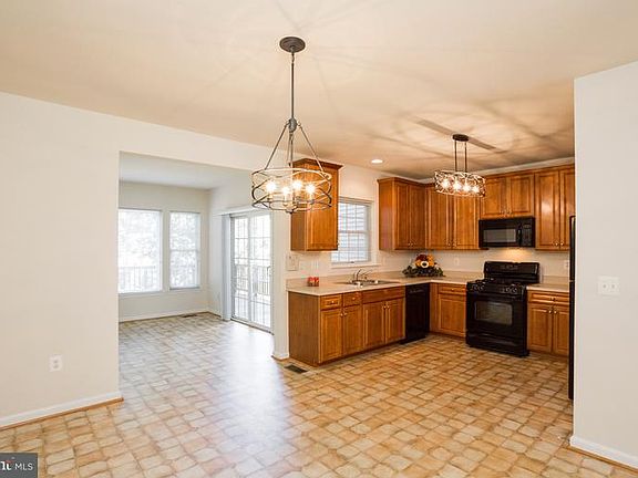 5th image of 304 Galway Ln