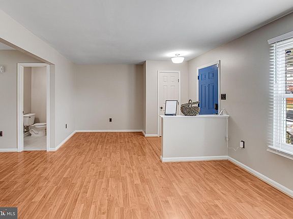 5th image of 906 Kings Crest Dr
