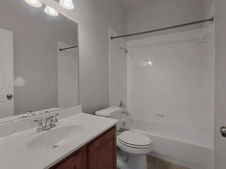 824 Lake Grove Dr — Photo 20