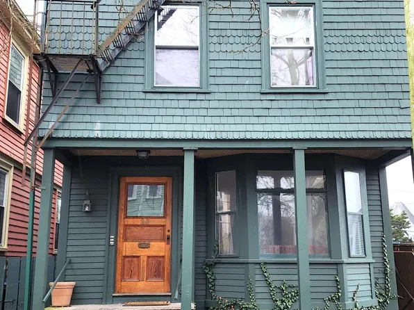 25 Young St #1, Newport, RI 02840