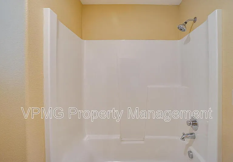1403 SE 194th Pl — Photo 38