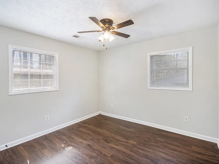 1602 Sycamore Dr NW — Photo 15