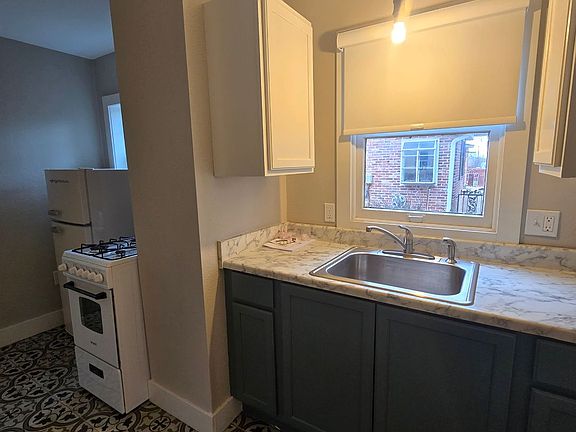 4th image of 551 E Boswell St #B