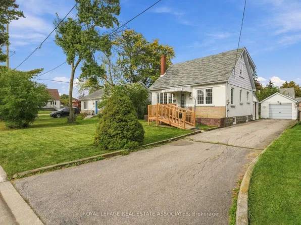 989 Pelham Ave, Mississauga, ON L5E 1L1