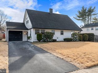 42 Millstone Ln, Willingboro, NJ 08046