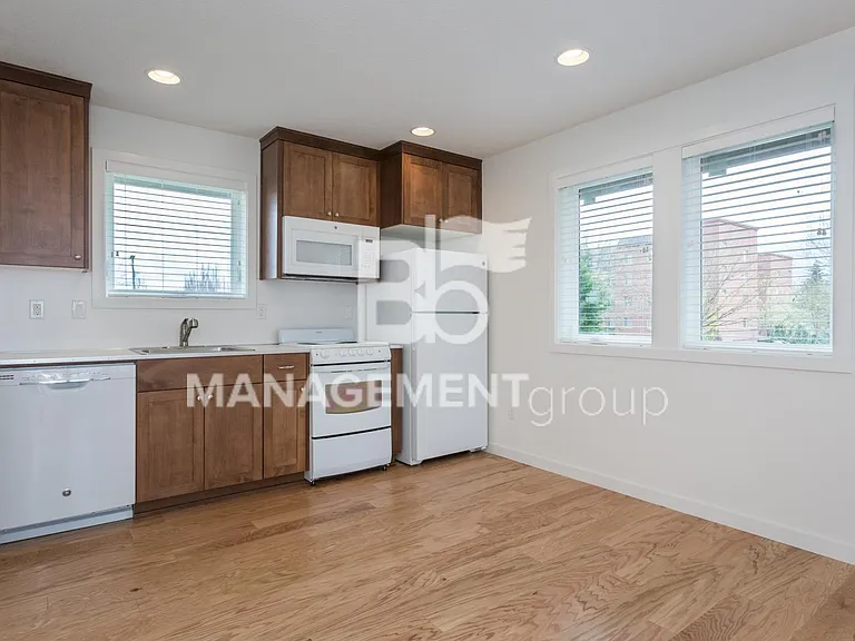 4038 NE Garfield Ave — Photo 9