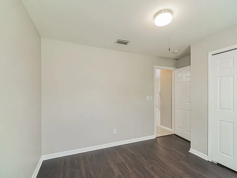 1726 SW 22nd St — Photo 12