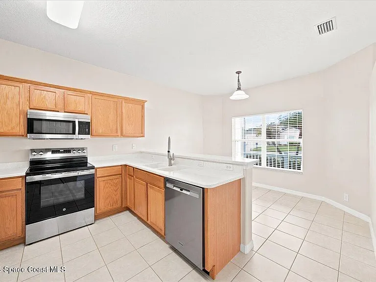 5647 Indigo Crossing Dr — Photo 6
