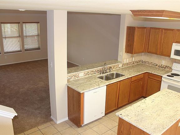 4th image of 703 Chelsea Dr