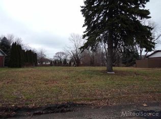 39416 Cloverleaf St, Harrison Township, MI 48045