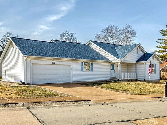 3rd image of 808 Crescent Oaks Ct