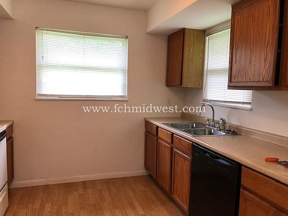 3rd image of 7092 N Manor Dr
