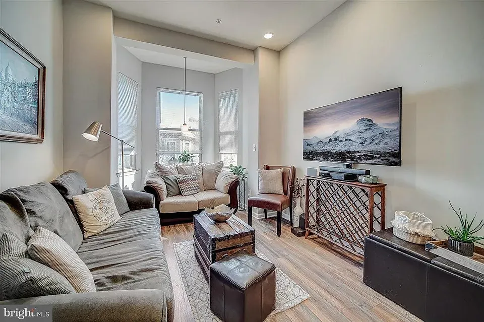 3 bed, 1245 sqft, $2,400 — Photo 3